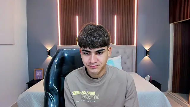 Tommy18   online show from 10/09/25, 03:37