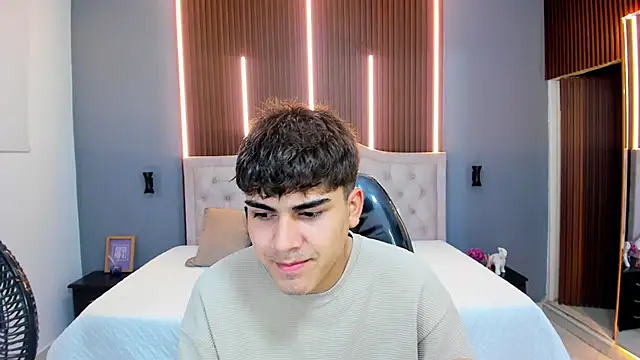 Tommy18   online show from 10/31/25, 03:40