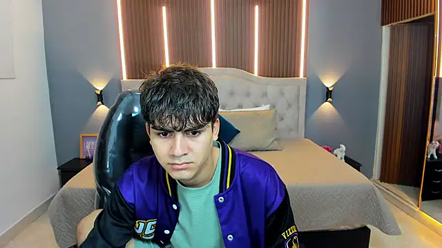 Tommy18   online show from 11/30/25, 03:32