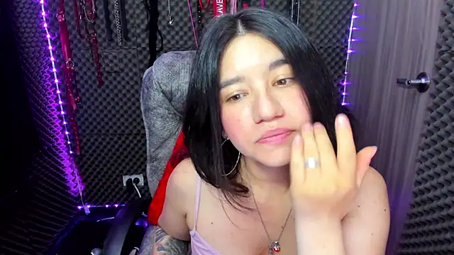 lilihot  online show from 02/19/25, 04:00