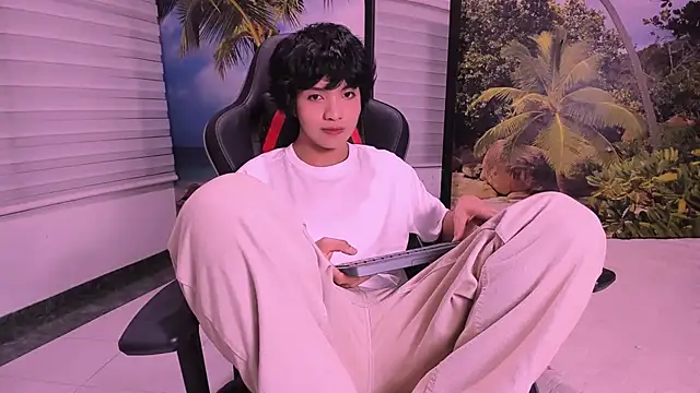 AllanYong18 online show from 02/06/25, 04:53