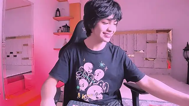 AllanYong18 online show from 02/28/25, 05:04