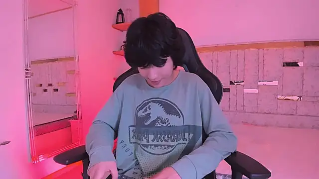 AllanYong18 online show from 03/05/25, 07:27