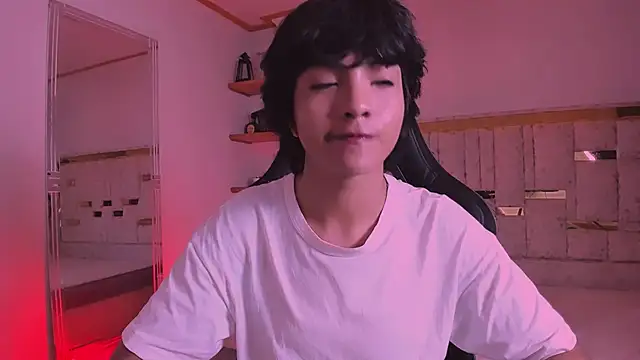 AllanYong18 online show from 03/19/25, 01:43