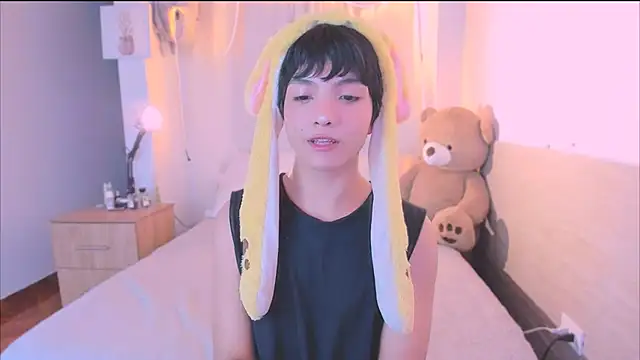 AllanYong18 online show from 10/15/25, 04:34