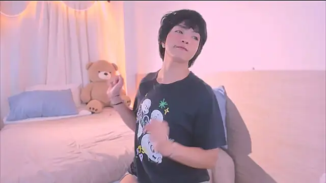 AllanYong18 online show from 12/16/25, 07:46