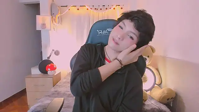 AllanYong18 online show from 04/08/26, 04:23