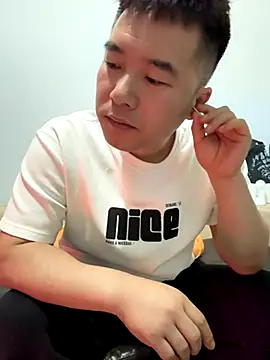 Snapshot of zxb757369 chatting on 10/24/25, 10:44 zxb757369 online show from 10/24/25, 10:44