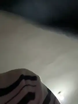 Snapshot of zxb757369 chatting on 11/21/25, 01:10 zxb757369 online show from 11/21/25, 01:10