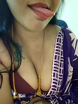 Snapshot of sriyazhini chatting on 03/03/25, 09:00 sriyazhini online show from 03/03/25, 09:00