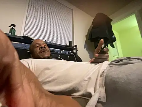 Snapshot of MrDaddyBbSnake chatting on 01/18/25, 05:31 MrDaddyBbSnake online show from 01/18/25, 05:31