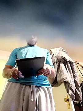 Snapshot of MrDaddyBbSnake chatting on 01/19/25, 02:04 MrDaddyBbSnake online show from 01/19/25, 02:04