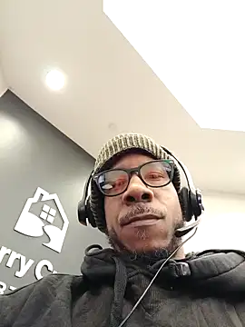 Snapshot of MrDaddyBbSnake chatting on 01/22/25, 04:23 MrDaddyBbSnake online show from 01/22/25, 04:23