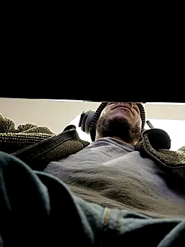 Snapshot of MrDaddyBbSnake chatting on 02/20/25, 06:57 MrDaddyBbSnake online show from 02/20/25, 06:57