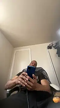 Snapshot of MrDaddyBbSnake chatting on 02/25/25, 05:04 MrDaddyBbSnake online show from 02/25/25, 05:04