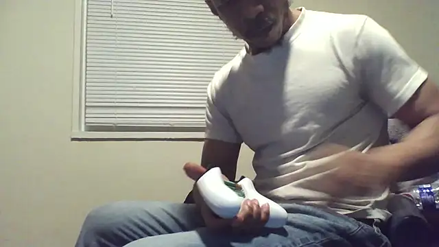 Snapshot of MrDaddyBbSnake chatting on 03/13/25, 12:59 MrDaddyBbSnake online show from 03/13/25, 12:59