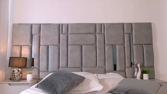 Karla Hudsson online show from 11/11/25, 01:11