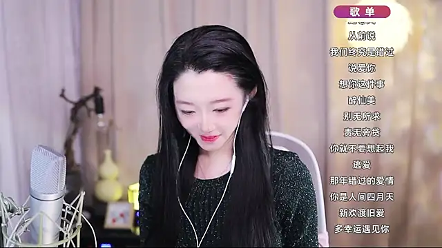 Snapshot of Zoe-99 chatting on 04/24/26, 01:46 Zoe-99 online show from 04/24/26, 01:46