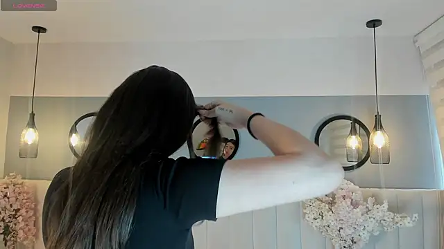 chelsea bolton  online show from 04/09/26, 12:21