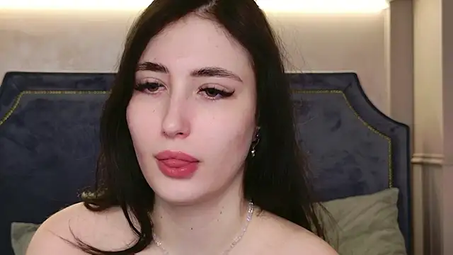 Snapshot of EmmaLawrens chatting on 03/06/26, 10:45 EmmaLawrens online show from 03/06/26, 10:45