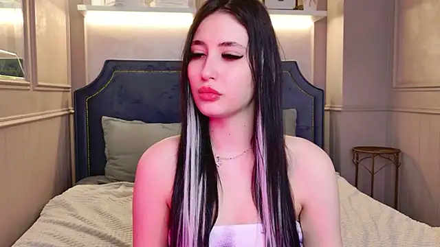 Snapshot of EmmaLawrens chatting on 03/25/26, 10:43 EmmaLawrens online show from 03/25/26, 10:43