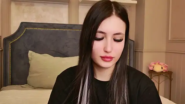 Snapshot of EmmaLawrens chatting on 04/02/26, 10:46 EmmaLawrens online show from 04/02/26, 10:46