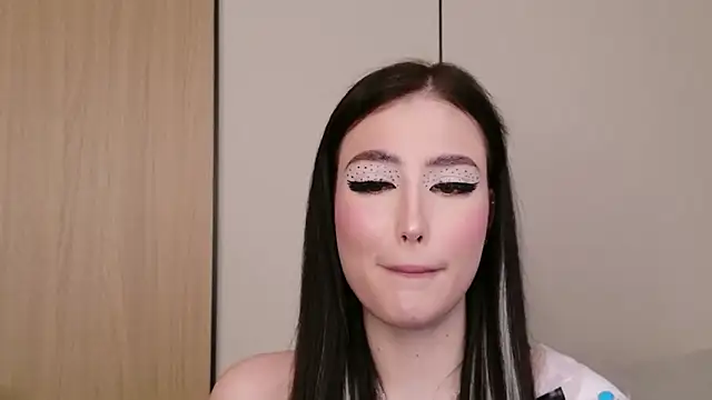 Snapshot of EmmaLawrens chatting on 04/15/26, 07:58 EmmaLawrens online show from 04/15/26, 07:58