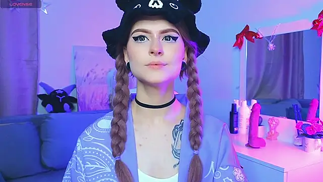 Emily  Mooree online show from 01/26/25, 05:23