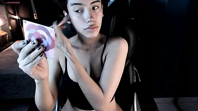 Snapshot of vaiolethsan__ chatting on 01/17/26, 08:34 vaiolethsan online show from 01/17/26, 08:34