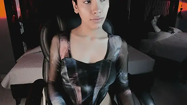 Snapshot of vaiolethsan__ chatting on 01/18/26, 01:59 vaiolethsan online show from 01/18/26, 01:59