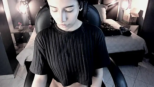 Snapshot of vaiolethsan__ chatting on 02/12/26, 08:59 vaiolethsan online show from 02/12/26, 08:59