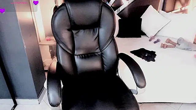 Snapshot of vaiolethsan__ chatting on 02/16/26, 08:16 vaiolethsan online show from 02/16/26, 08:16