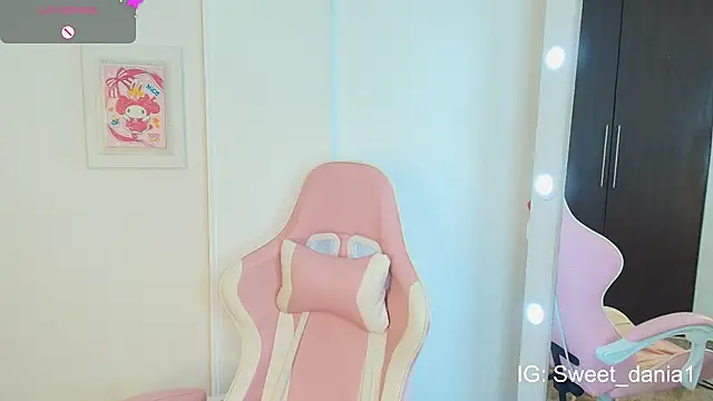 Snapshot of sweet_dania_ chatting on 03/09/25, 07:01 sweet dania online show from 03/09/25, 07:01