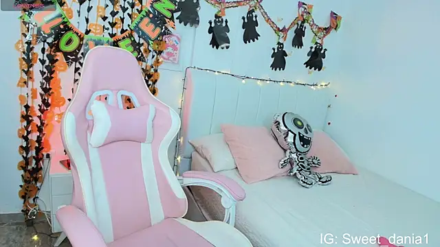 sweet dania  online show from 10/29/25, 09:33