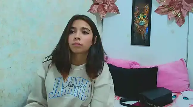 Snapshot of Rousse_violett chatting on 01/07/25, 10:41 Rousse violett online show from 01/07/25, 10:41