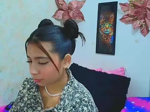 Snapshot of Rousse_violett chatting on 01/10/25, 08:48 Rousse violett online show from 01/10/25, 08:48