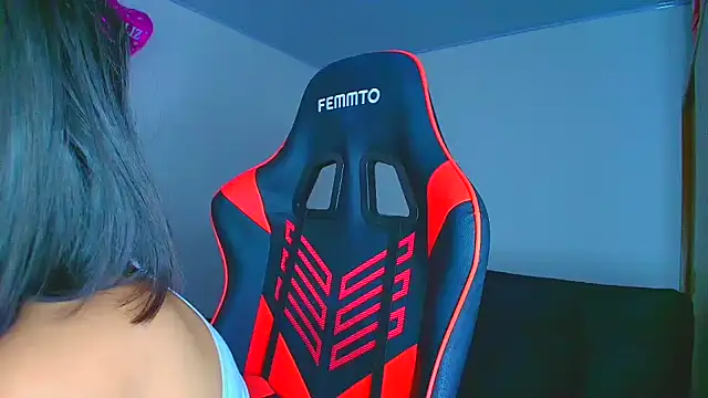 Snapshot of Rousse_violett chatting on 10/14/25, 10:21 Rousse violett online show from 10/14/25, 10:21