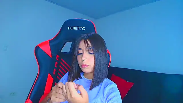 Snapshot of Rousse_violett chatting on 11/20/25, 10:42 Rousse violett online show from 11/20/25, 10:42