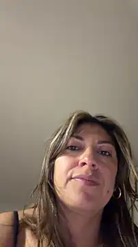Snapshot of LunaBeya chatting on 04/06/26, 04:21 LunaBeya online show from 04/06/26, 04:21