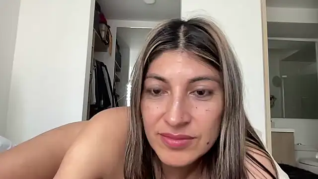 Snapshot of LunaBeya chatting on 04/13/26, 02:33 LunaBeya online show from 04/13/26, 02:33