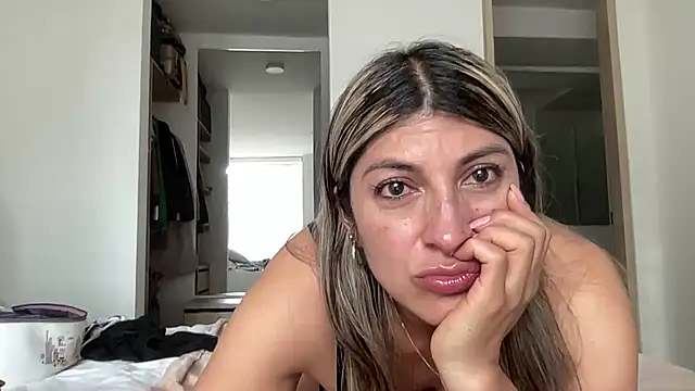 Snapshot of LunaBeya chatting on 07/03/26, 09:43 LunaBeya online show from 07/03/26, 09:43