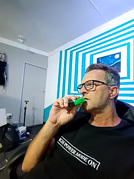 itsmeyes69 online show from 03/21/25, 09:34