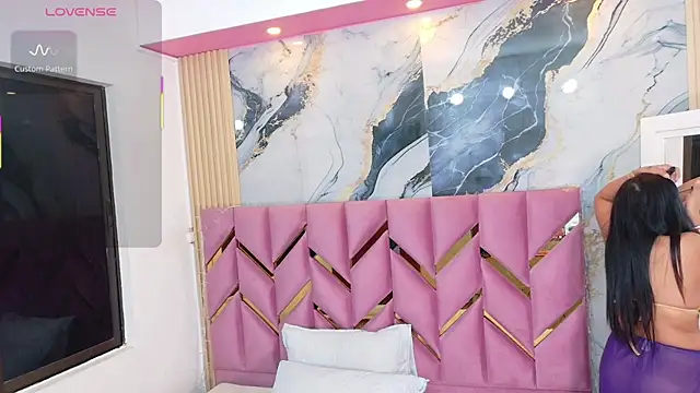 hotiergirl online show from 10/31/25, 12:17