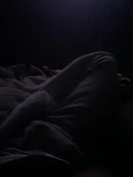 Snapshot of emmarod18 chatting on 12/17/25, 08:20 emmarod18 online show from 12/17/25, 08:20