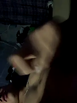 Snapshot of emmarod18 chatting on 12/18/25, 06:52 emmarod18 online show from 12/18/25, 06:52