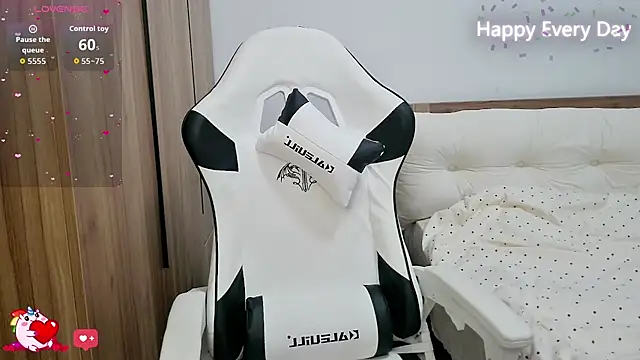 Snapshot of SlewVirus chatting on 09/11/25, 06:30 SlewVirus online show from 09/11/25, 06:30