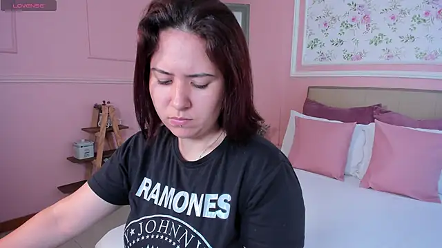 zoes milee online show from 03/03/25, 11:44