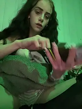 Snapshot of VioletxBlue chatting on 01/11/25, 08:21 VioletxBlue online show from 01/11/25, 08:21