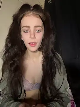 Snapshot of VioletxBlue chatting on 01/13/25, 04:08 VioletxBlue online show from 01/13/25, 04:08