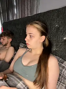 Snapshot of VioletxBlue chatting on 09/10/25, 10:37 VioletxBlue online show from 09/10/25, 10:37